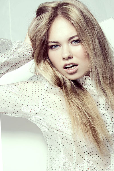 Female model photo shoot of Lauren Archibald by Eric Ita Photography