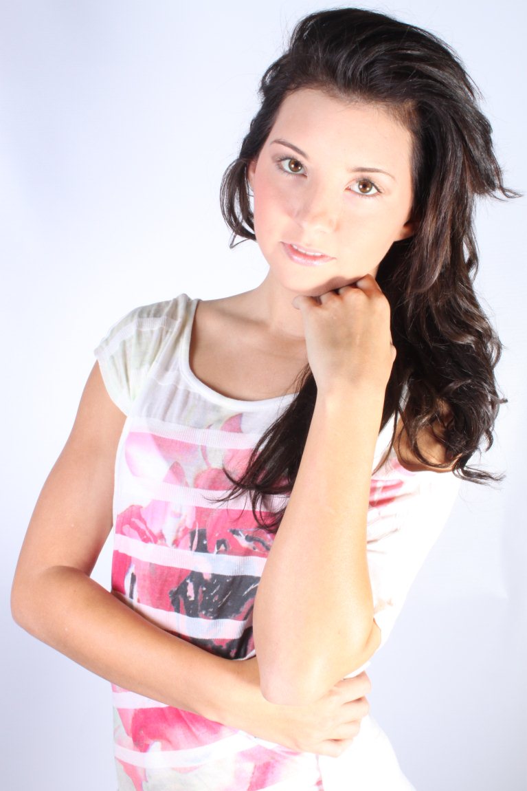 Female model photo shoot of Larissa Lashay