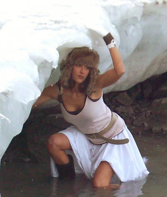 Female model photo shoot of Melissa Folkers