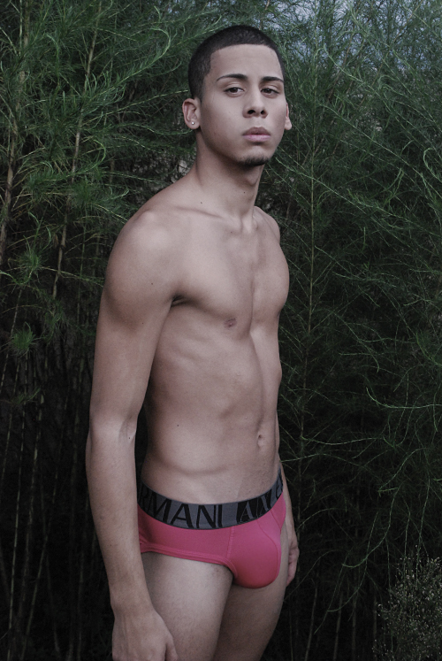 Male model photo shoot of Victor Nazario