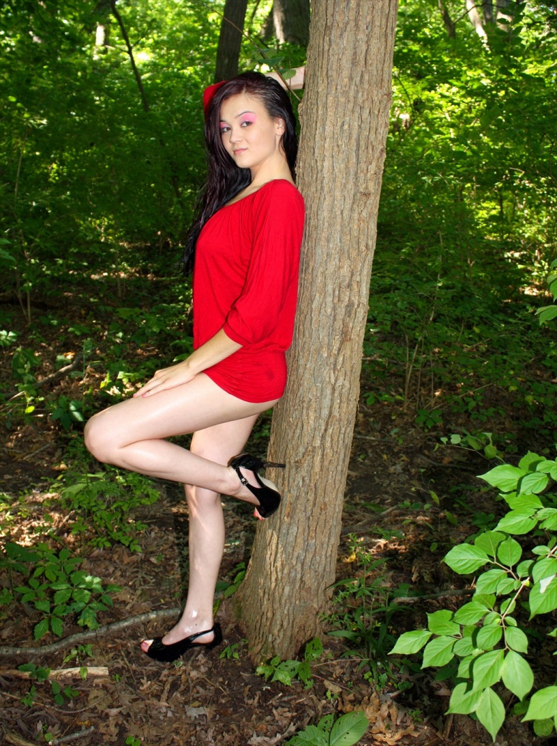 Female model photo shoot of Robin W1 by Perry Finch Media in Park !