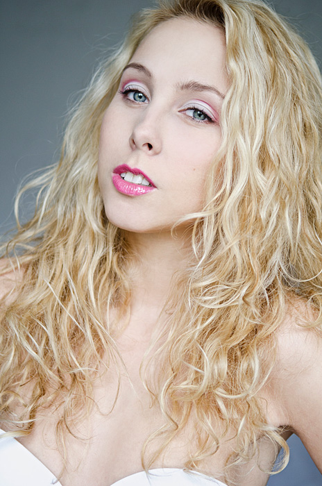 Female model photo shoot of Nickybln