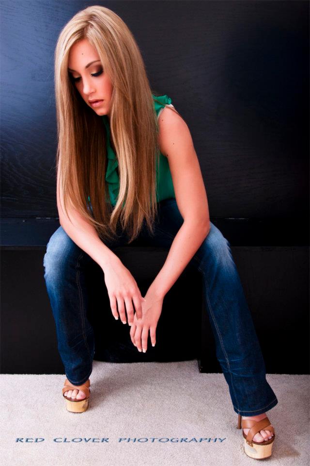 Female model photo shoot of Heather112185