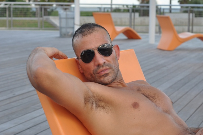 Male model photo shoot of PSter78 in South Beach