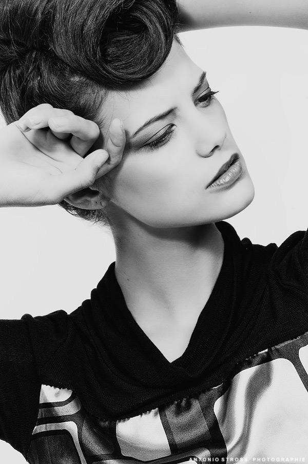 Female model photo shoot of Carmen Segattini