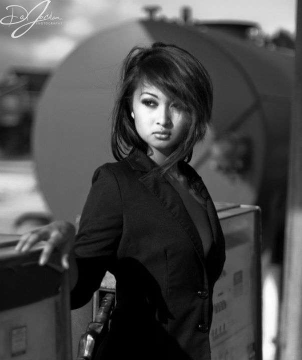 Female model photo shoot of Janiexi3abie