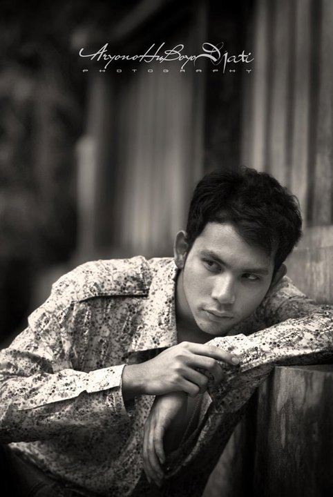 Male model photo shoot of Iaz Naibaho in Persari Studio, Jagakarsa, Jakarta, Indonesia