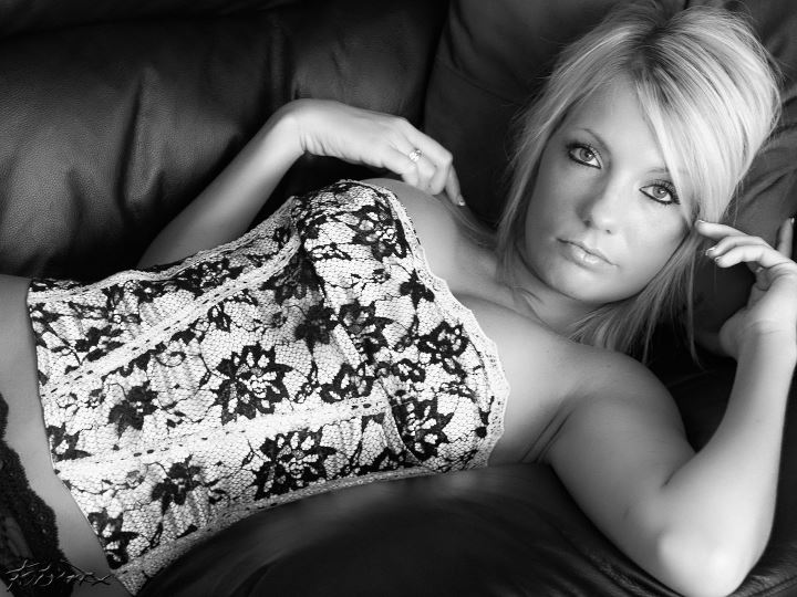 Female model photo shoot of Tammy Nicole Taylor