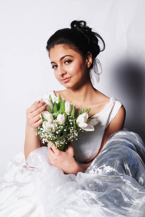 Female model photo shoot of Alifia Abdulhusein