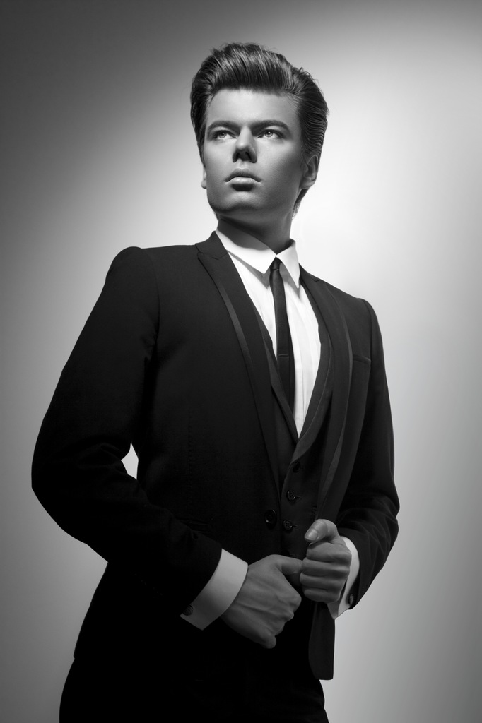 Male model photo shoot of Dima-Oskin in Studio
