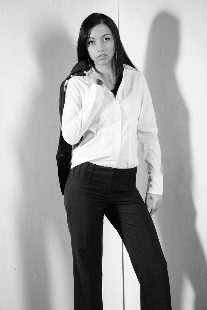 Female model photo shoot of DianaSink