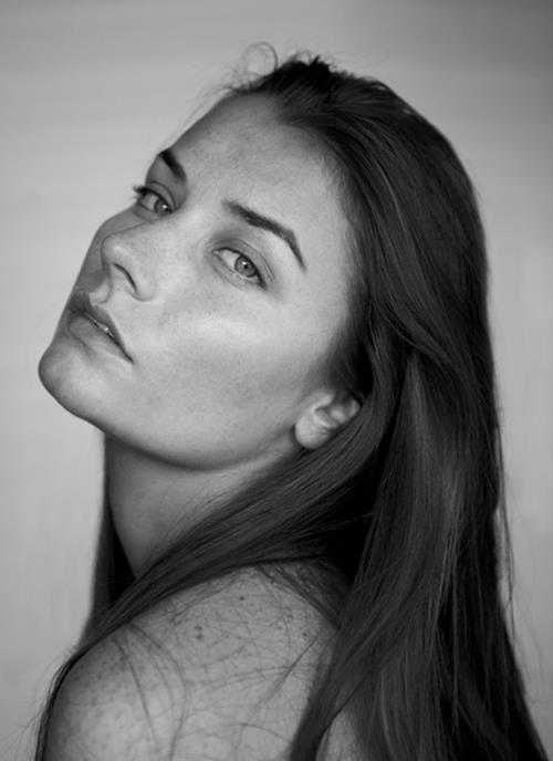 Female model photo shoot of Alice Christian