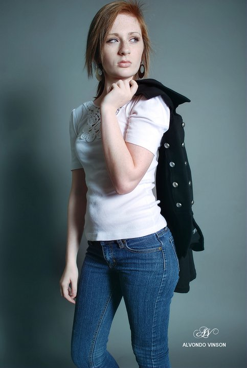 Female model photo shoot of Sydney DeLoach
