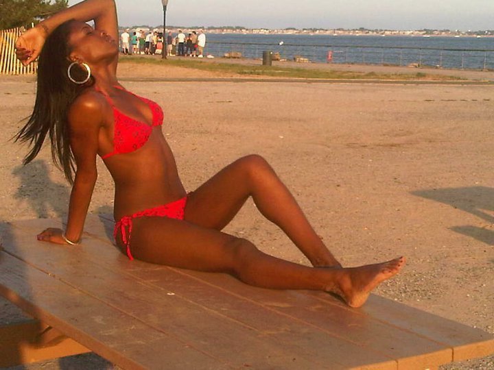 Female model photo shoot of Deamora in manhattan beach