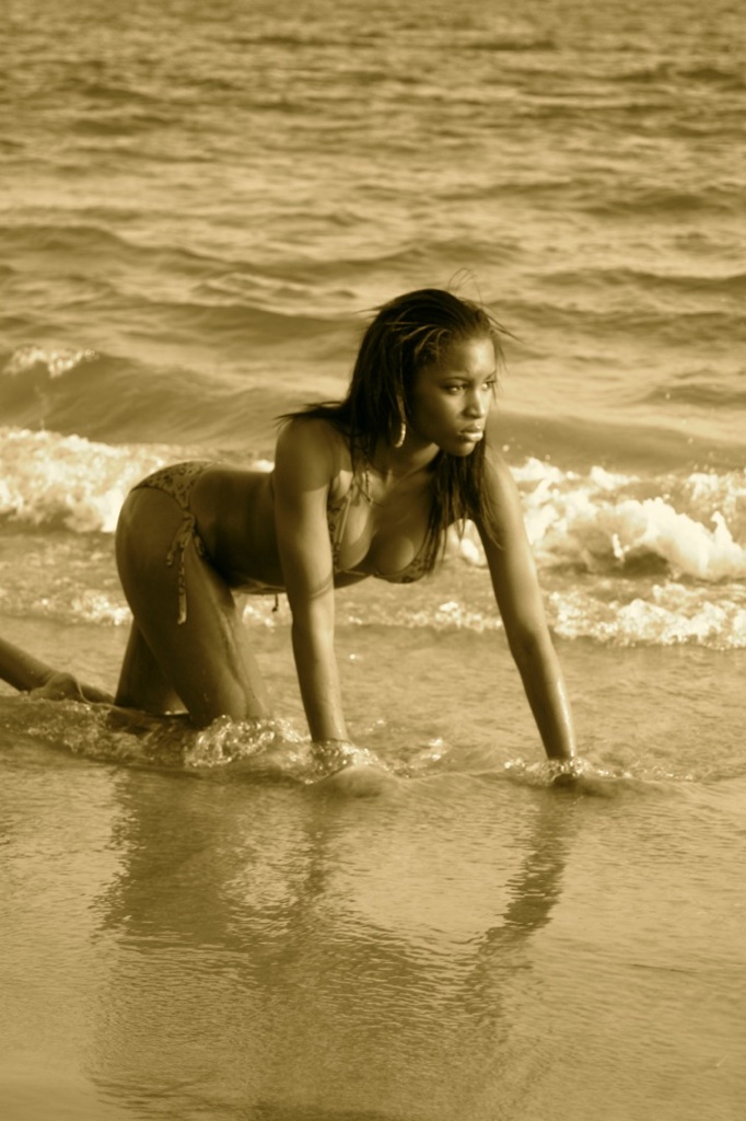 Female model photo shoot of Deamora in manhattan beach