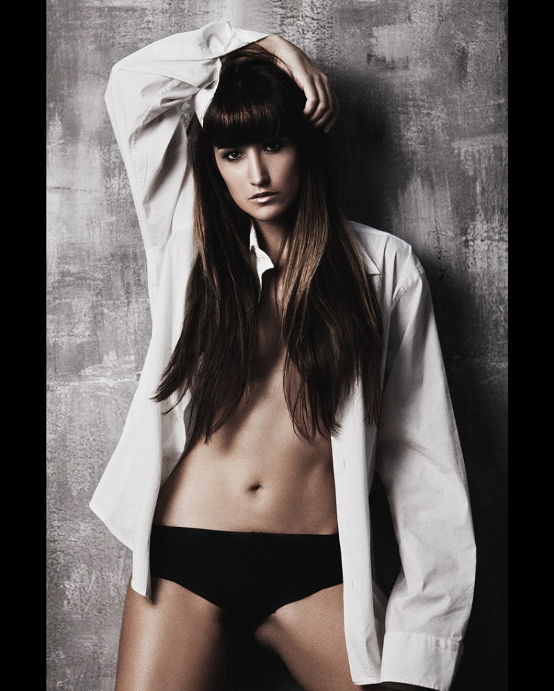 Female model photo shoot of Ana Lohe