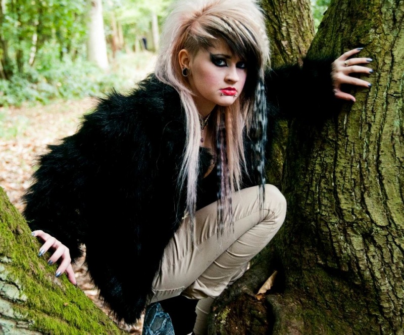 Female model photo shoot of Niikkii Martiin in Everdon stubbs