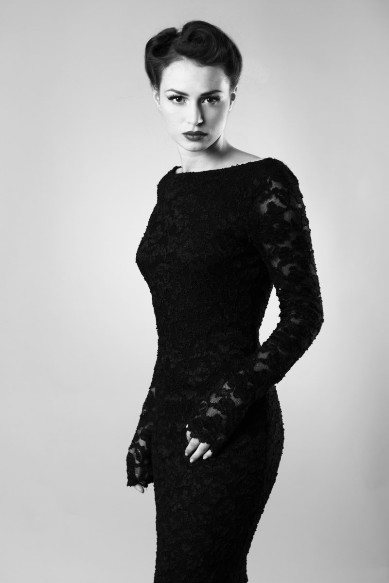 Female model photo shoot of Isa Sofia