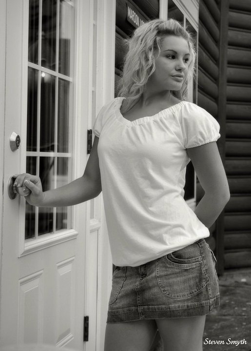 Female model photo shoot of Kristen Chatterton