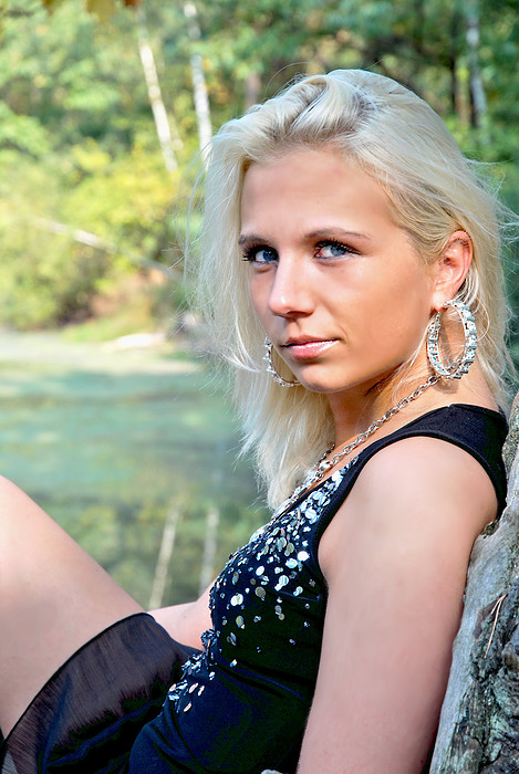 Female model photo shoot of Blondiinaa