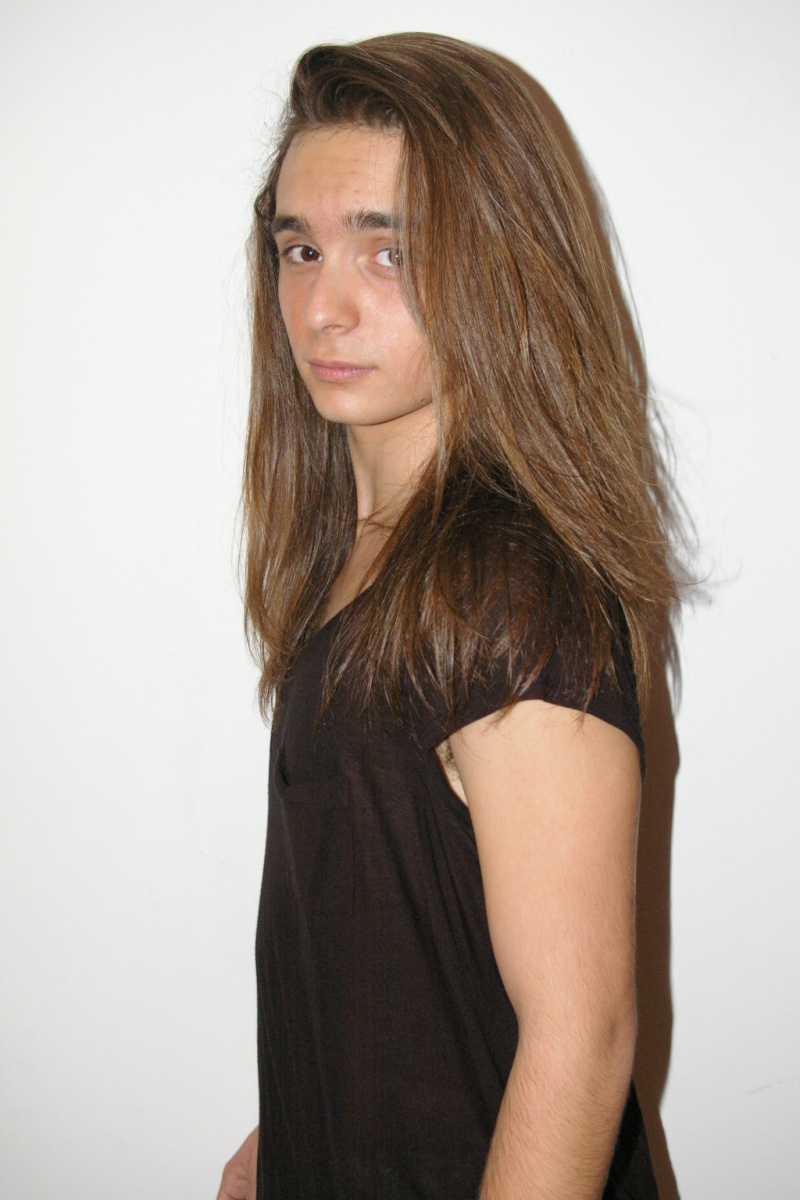 Male model photo shoot of Javier Aguilera Vega in photography room