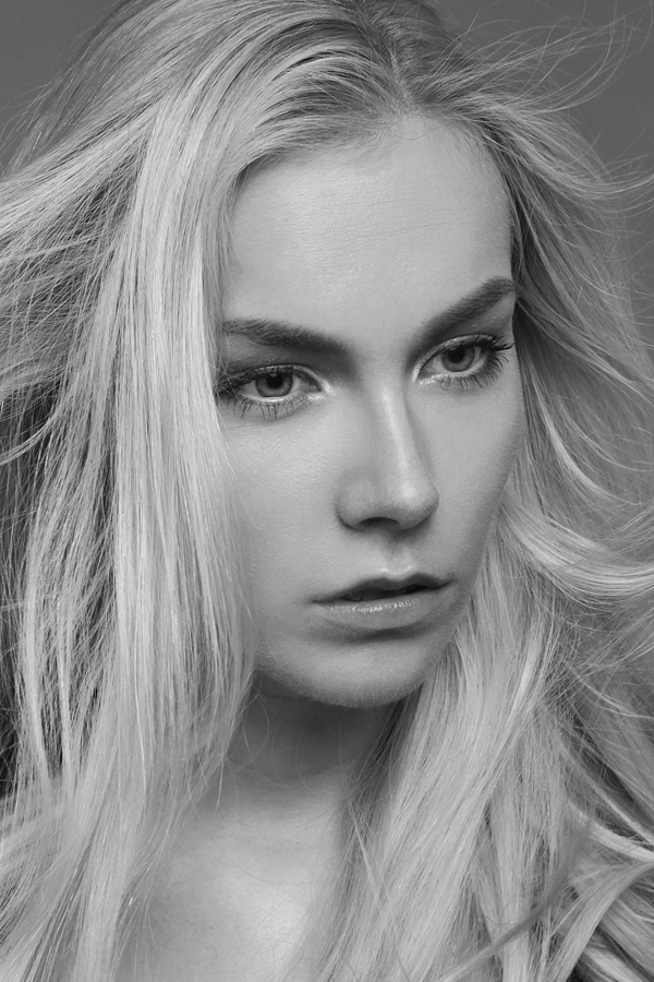 Female model photo shoot of Natalia Ba