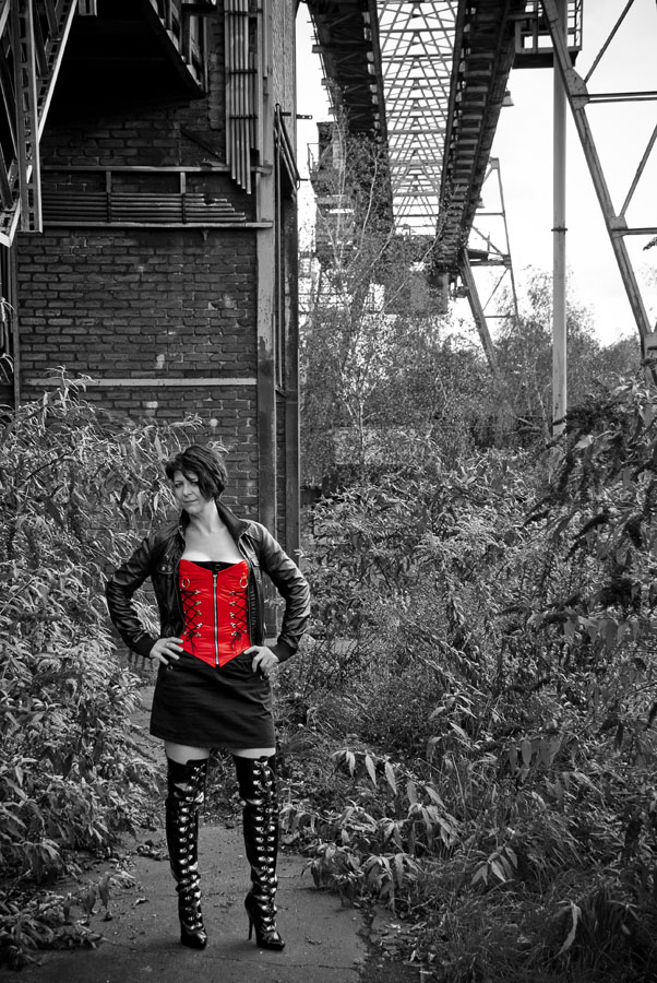 Male and Female model photo shoot of RonaldV_tm and Earwen in Duisburg, Germany