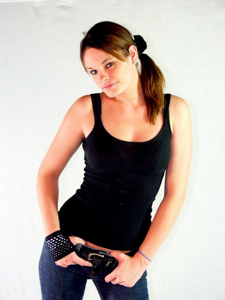 Female model photo shoot of Dizzy Lette