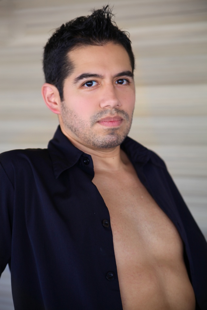 Male model photo shoot of Rolando Zevallos