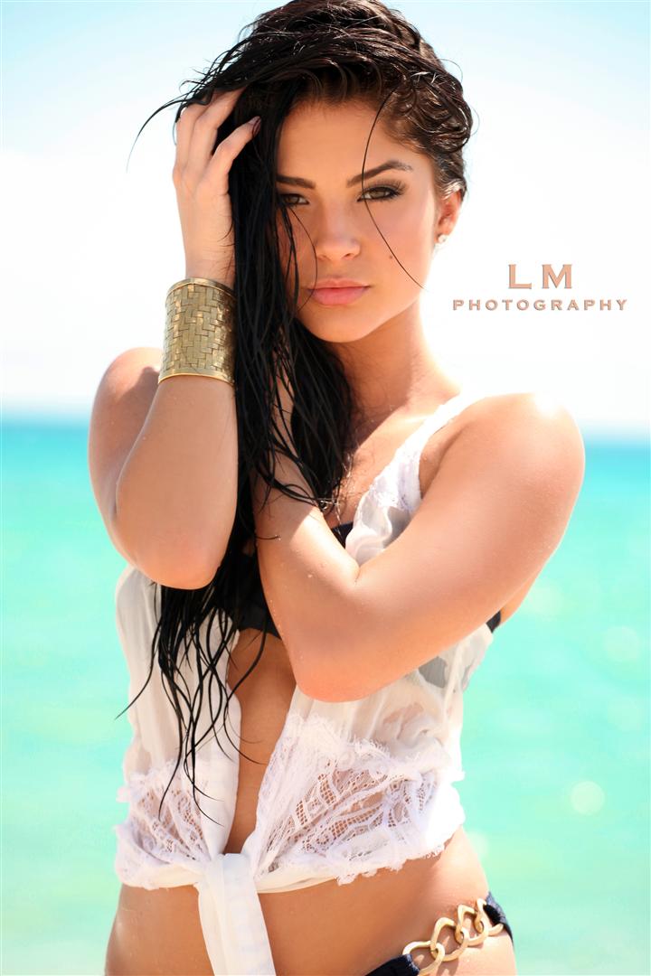 Female model photo shoot of Monique Gonzalez