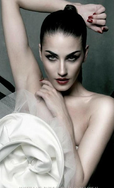 Female model photo shoot of Laura Moure