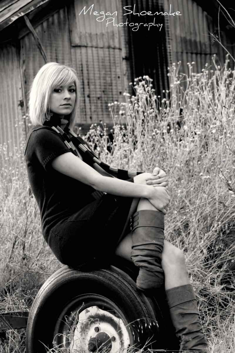Female model photo shoot of Emery Wood