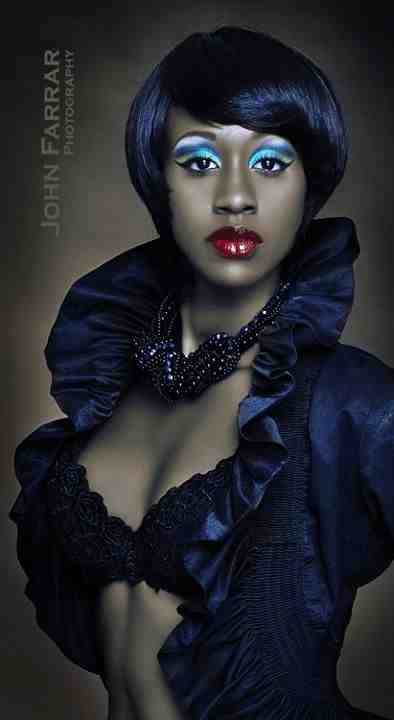 Female model photo shoot of Desyray ElModelo
