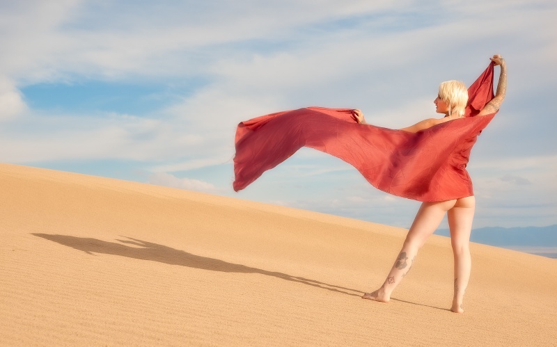 Female model photo shoot of Lesha FFG by johngoyer in dunes
