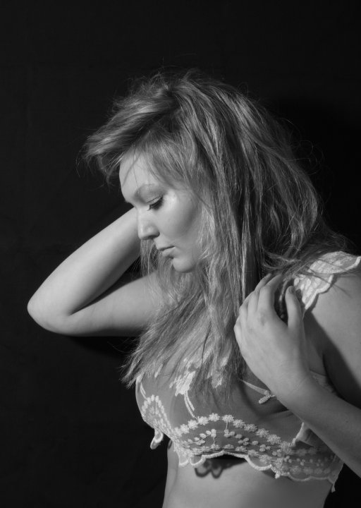 Female model photo shoot of Hannah Jayne Brown