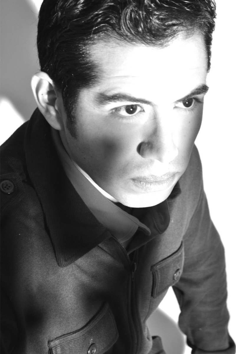 Male model photo shoot of Rolando Zevallos