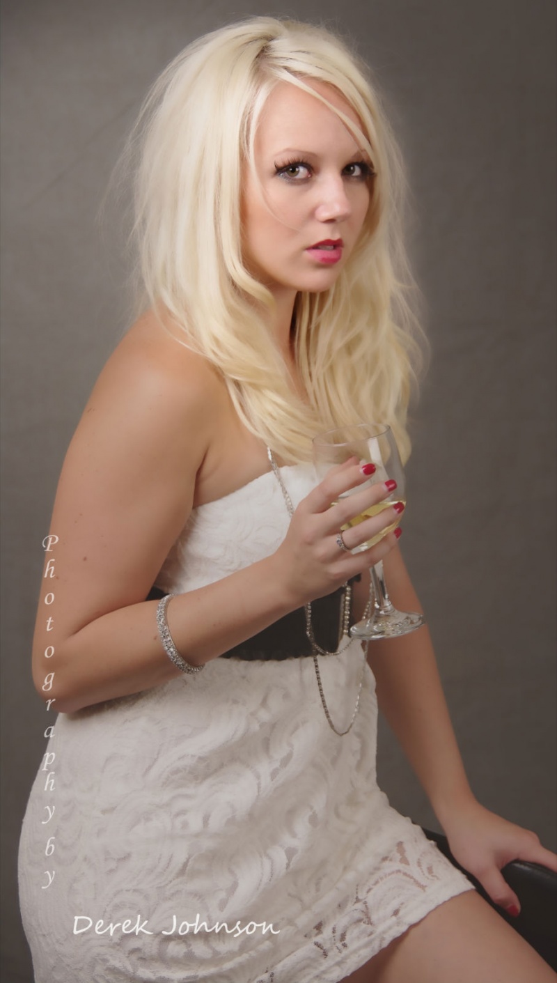 Female model photo shoot of Lea Jones by The Light  by Ta Ziyah