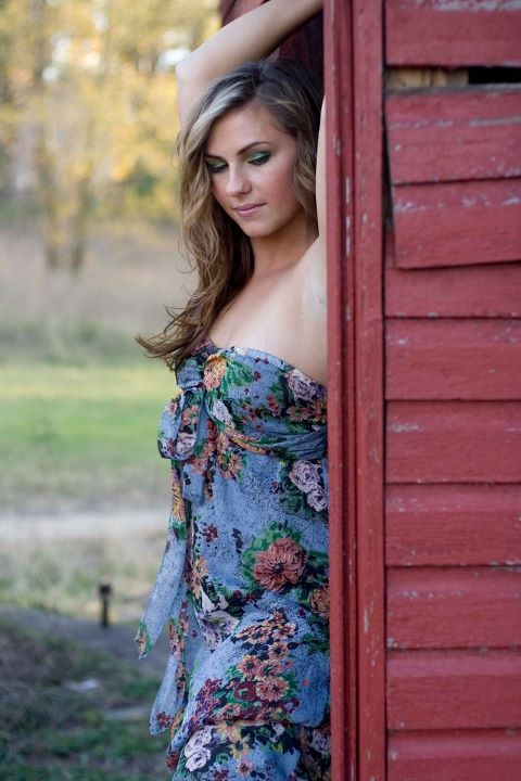 Female model photo shoot of Leslie Yvonne in Grand Rapids MI