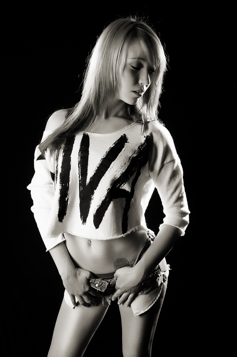 Female model photo shoot of Rikki Koonce