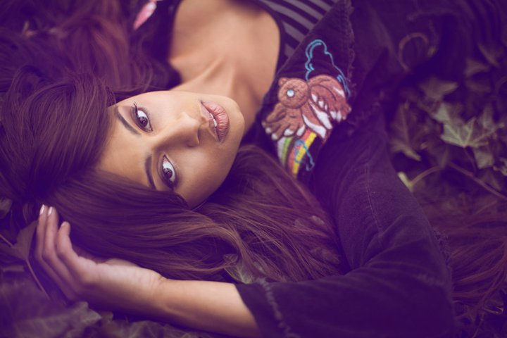 Female model photo shoot of Jasmine Menifee