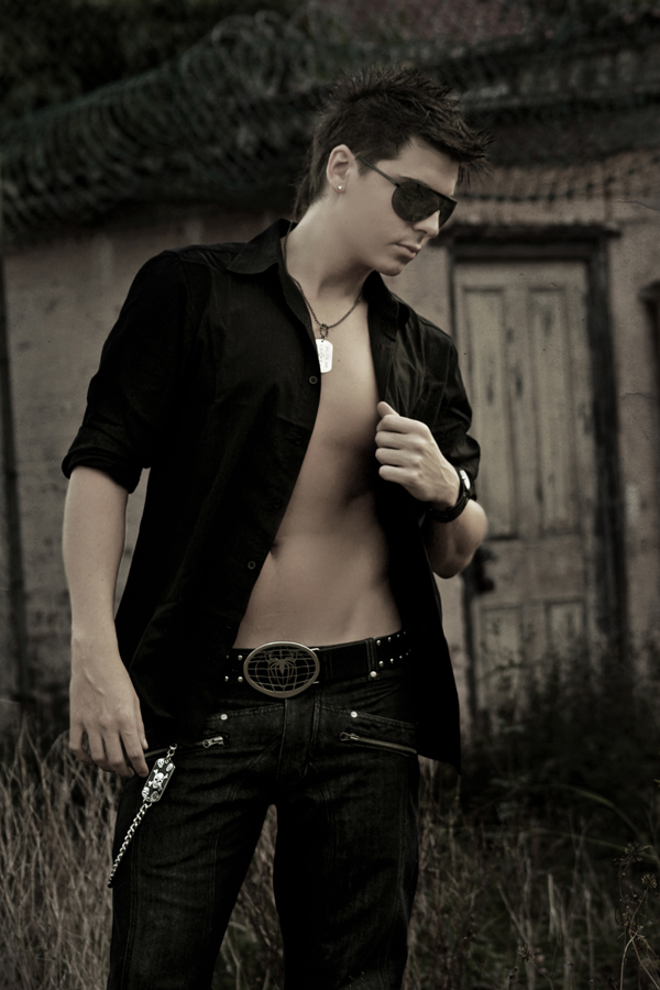 Male model photo shoot of Nic Billington