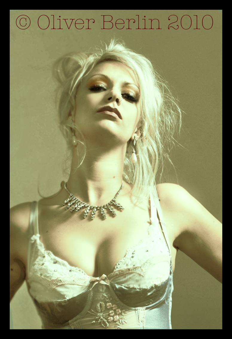 Female model photo shoot of Zoe Lovage