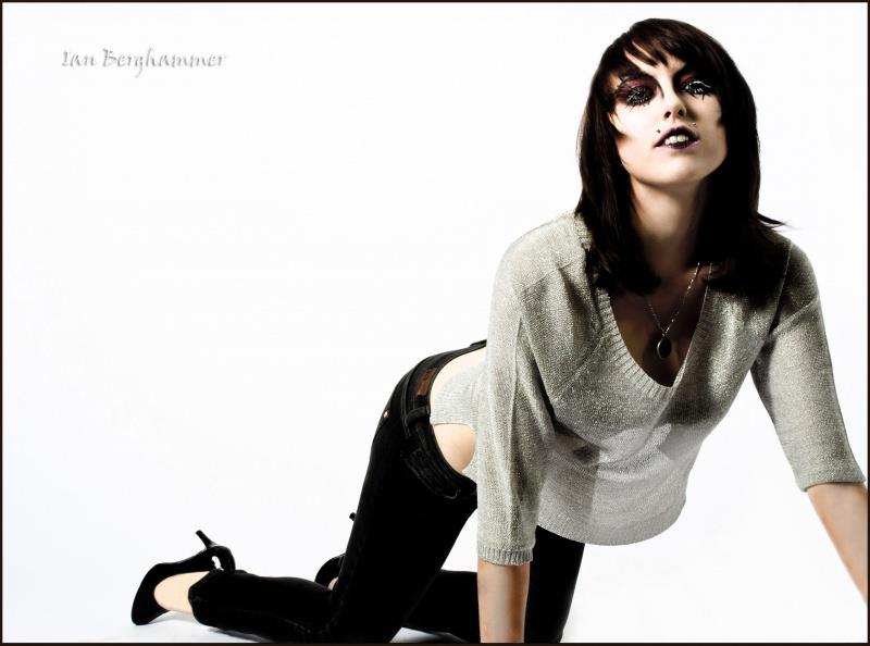 Female model photo shoot of Willow Avery in Seattle, WA