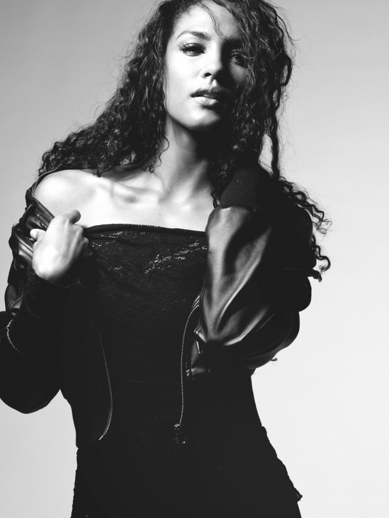 Female model photo shoot of Mendora Rein by  Bill Jones Photography