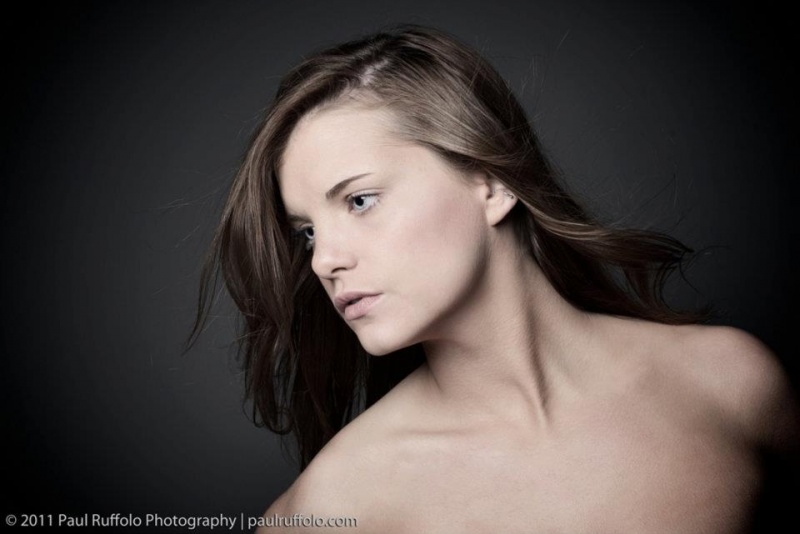 Female model photo shoot of Carri Niet