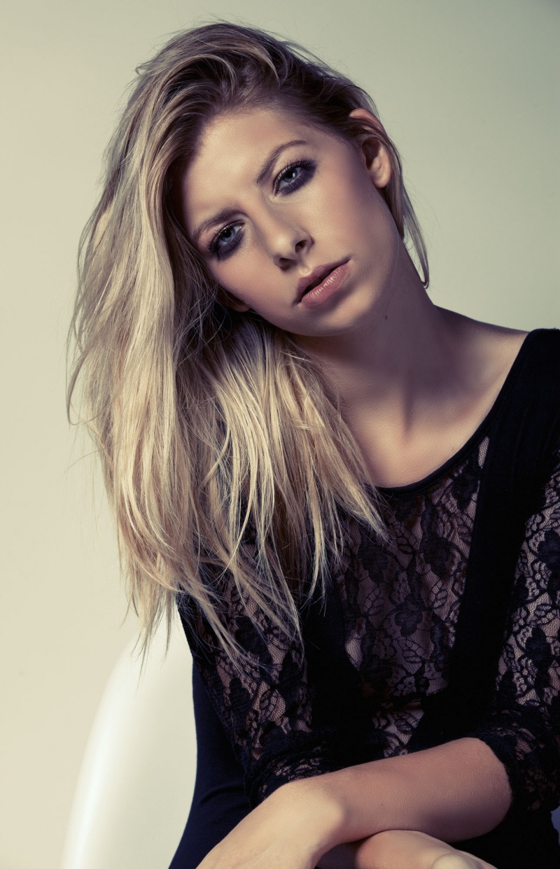 Female model photo shoot of Nicole Sarsons