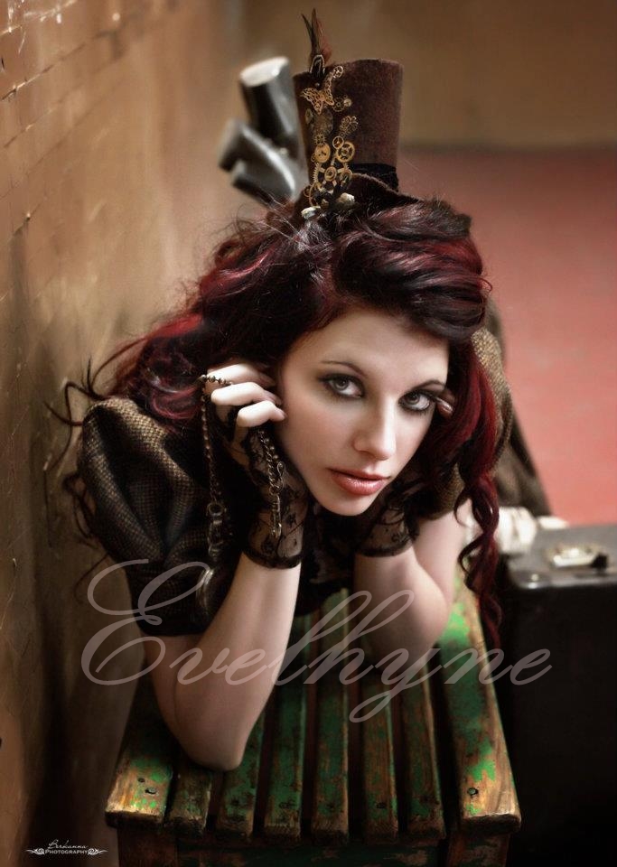 Female model photo shoot of Evelhyne