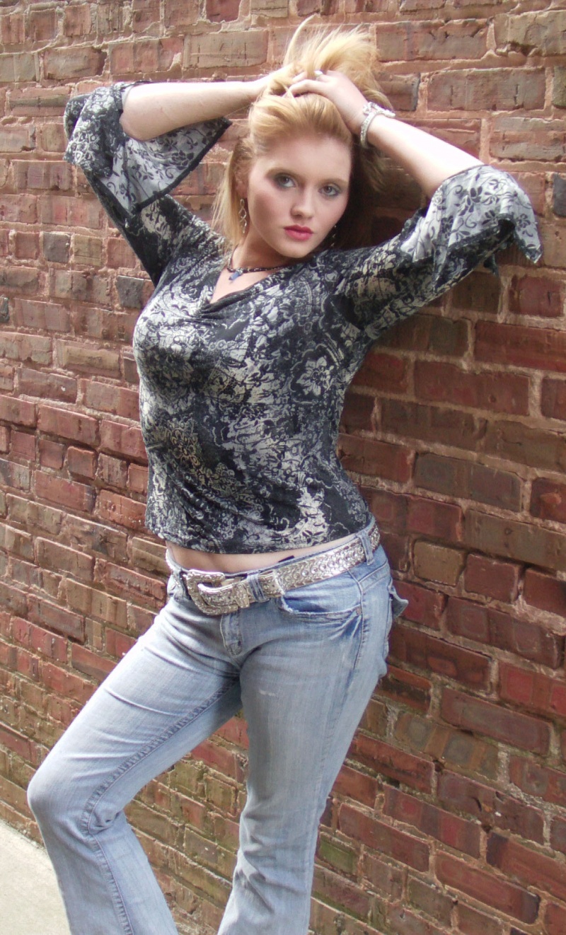 Female model photo shoot of hailey lynn weaver
