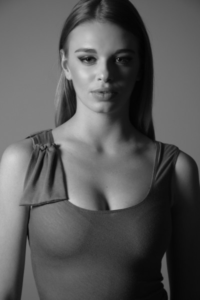 Female model photo shoot of Lauren Kelsi