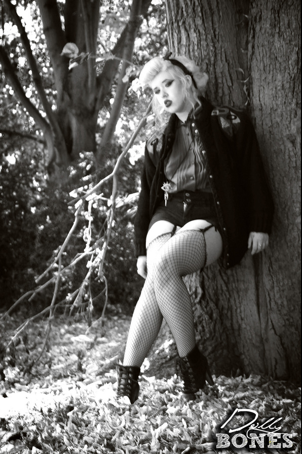 Female model photo shoot of DollyBones  and Goldy Loxxx in Suffolk, UK